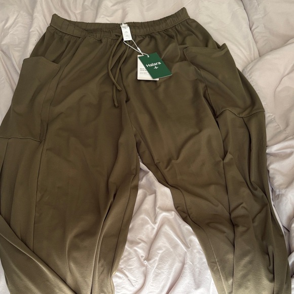 HALARA Women’s Khaki Cargo Pants - Picture 5 of 5